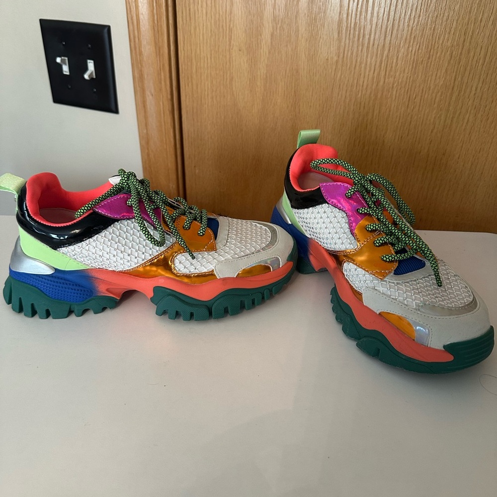 Steve Madden Rhinestones Sneakers